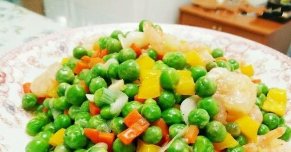 美味营养的虾仁炒三素（以蔬菜为主的清淡餐桌新选择）