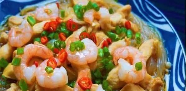 蝦仁包菜炒粉絲，健康又美味的一道家常菜（簡(jiǎn)單易學(xué)的炒粉絲技巧）
