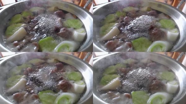 健康飲食清湯牛肉火鍋