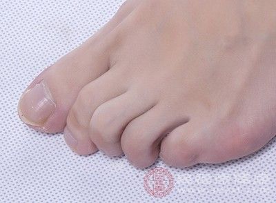 女人常泡腳可以緩解手腳冰冷