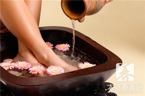 熱水泡腳會(huì)加重腳氣嗎?