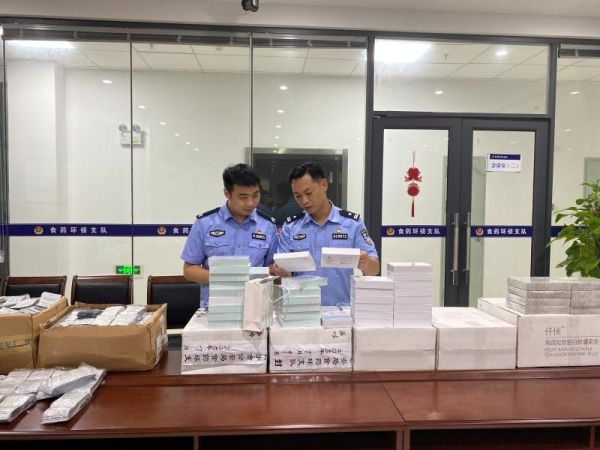 警方展示的涉案藥品   長沙公安  圖