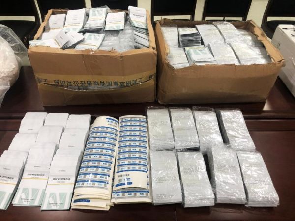  警方展示的涉案藥品   長沙公安  圖