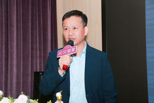 　　武汉美莱荣誉技术院长吴小蔚授证授课
