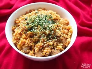 低卡卻暖心，辣白菜炒飯！的做法 步驟2