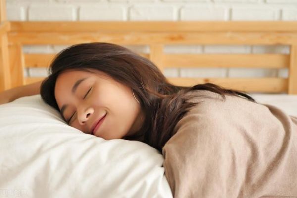 能夠延緩衰老增加壽命的最佳活動：睡覺、爬行、游泳、瑜伽