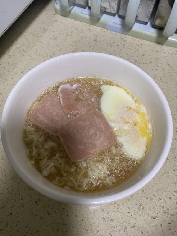 真懶人?微波爐煮面的做法