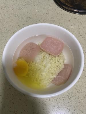 真懶人?微波爐煮面的做法 步驟2