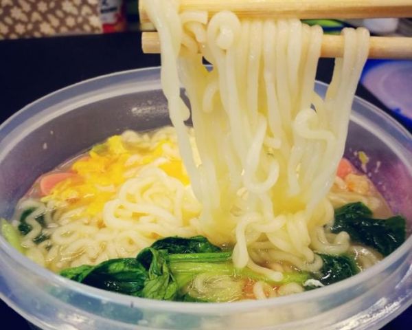 微波爐方便面——傳說中驚為天人的美味的做法