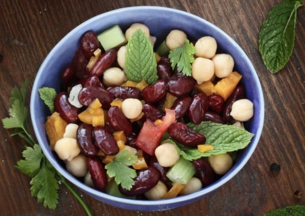 Recetas de ensaladas con legumbres garbanzos y judias negras
