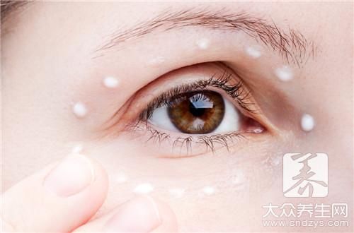  眼皮早上水肿下午消退