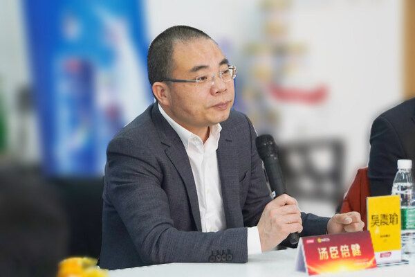 湯臣倍健藥業(yè)有限公司CEO吳震瑜在會(huì)上發(fā)言