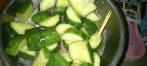 夏日清凉小黄瓜，美味又健康（享受绿色美食）