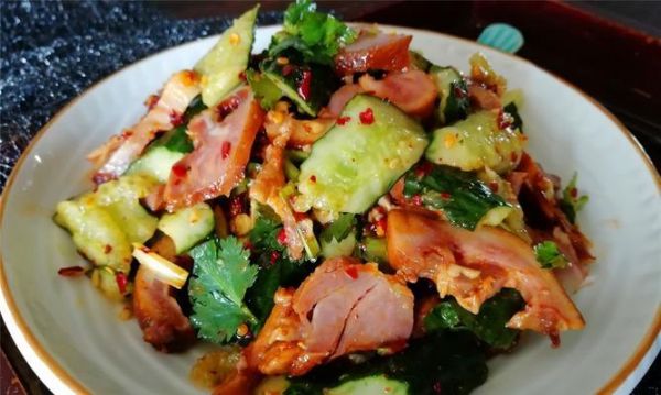 夏日清凉小黄瓜，美味又健康（享受绿色美食）