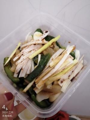 隔三差五都會(huì)做的小黃瓜（早餐必備，孩子也能吃）的做法 步驟4
