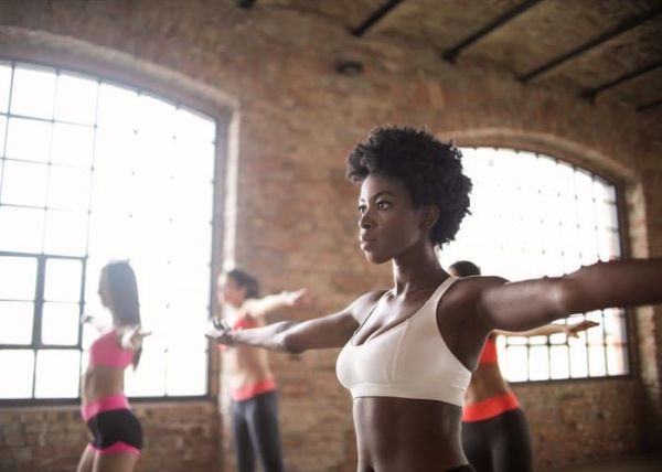 Una mujer en una clase de zumba