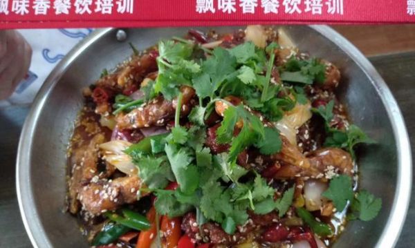 無(wú)水火鍋——健康美食新選擇（家庭簡(jiǎn)易版無(wú)水火鍋的制作方法和注意事項(xiàng)）