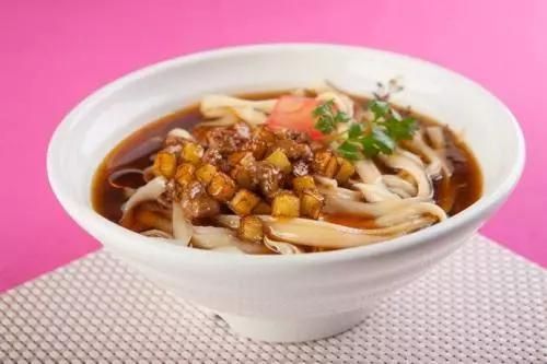 面條最健康的吃法，每天吃一碗，能夠預(yù)防衰老，家人都愛吃