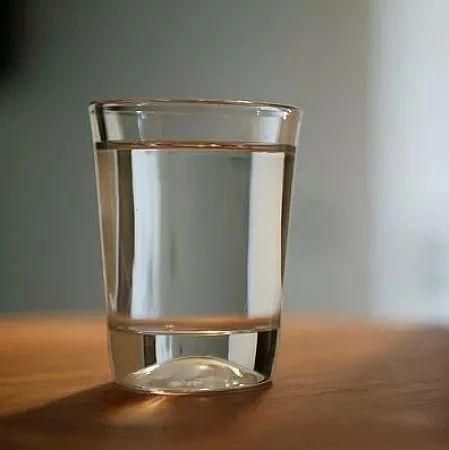 干貨；運(yùn)動后喝鹽水的4大好處，運(yùn)動型飲料有哪些成分？趕快收藏