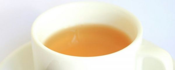 早上空腹喝水，危害比不吃早餐大？注意：2種喝水方式最傷身