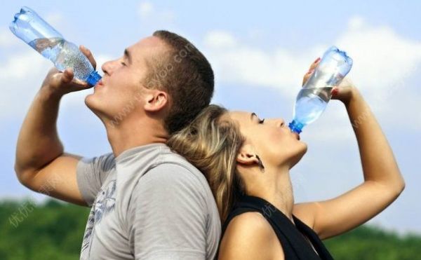 如何正確喝水？怎么喝水更健康？(1)