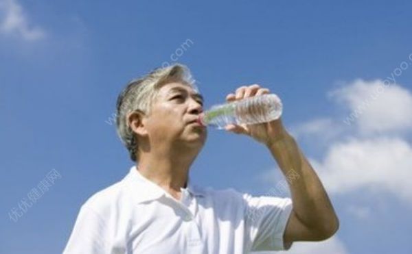 我們該如何健康飲水？健康飲水如何注意喝水的時間？(1)