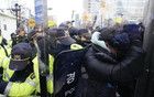 千人沖總統(tǒng)官邸，高喊“逮捕尹錫悅”與警方對(duì)峙