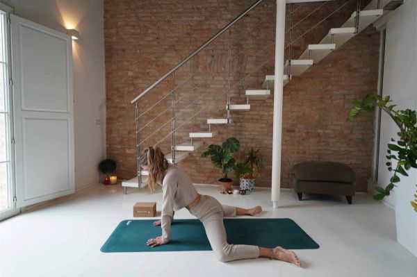 青蛙式 Mandukasana