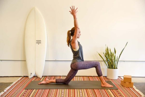新月式 Anjaneyasana