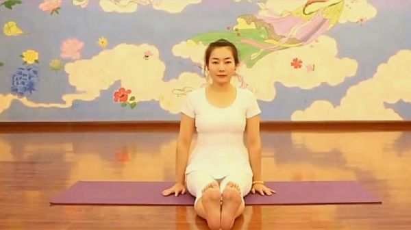瑜伽全套初级教程，在家也能练，轻松帮你瘦，简单还有效