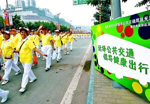 步行=健康2000市民12分鐘走1.2公里