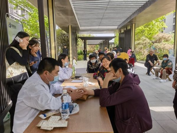 菏泽中康中医诊所进小区，爱心义诊暖人心