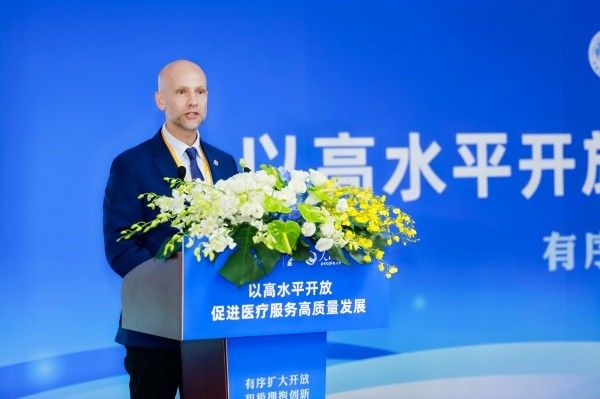拜耳影像診斷全球總裁安德華發(fā)言。人民網(wǎng)記者 杜燕飛攝