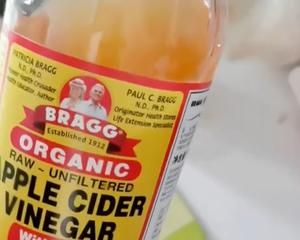 超簡(jiǎn)單 | 1分鐘刷脂飲料 檸檬蘋果醋的做法 步驟2