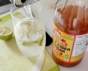 超簡(jiǎn)單 | 1分鐘刷脂飲料 檸檬蘋果醋的做法 步驟6