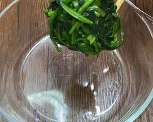 低卡美味的玉米面菜团子 低脂营养又健康 附细节视频详解的做法 步骤2