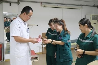 國際物理治療師節(jié)暨最美康復師頒獎在復元醫(yī)院舉行