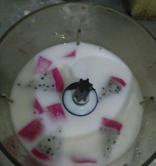 自制葡萄奶昔的做法（簡單易學(xué)，健康美味）