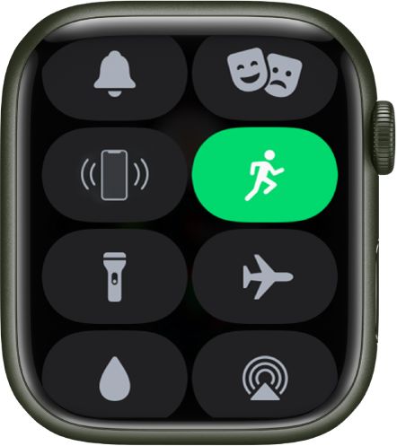 Apple Watch 上的“控制中心”显示“健身”专注模式。