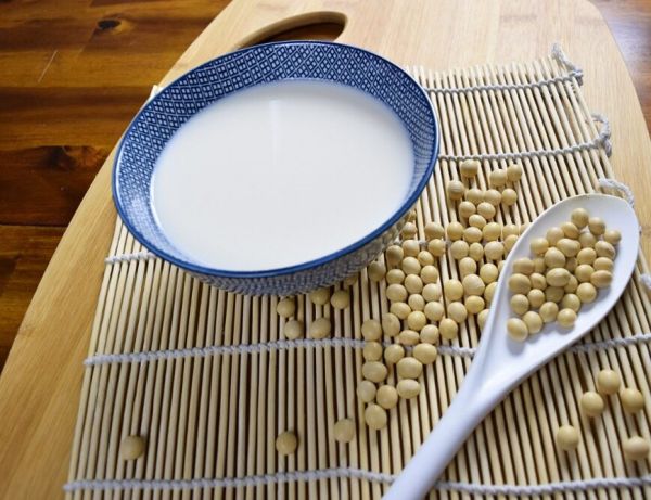 豆?jié){（含麥芽糊精）的升糖指數(shù)(GI值),升糖負(fù)荷(GL值)熱量,蛋白質(zhì)含量,碳水化合物含量,嘌呤含量