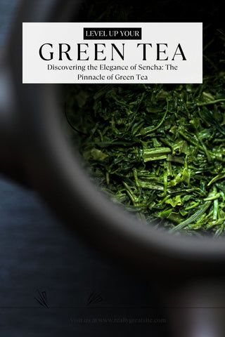 特写镜头展现了鲜活的绿茶叶，捕捉了煎茶的优雅和丰富，并配有文字，宣传了绿茶的好处及其高级体验