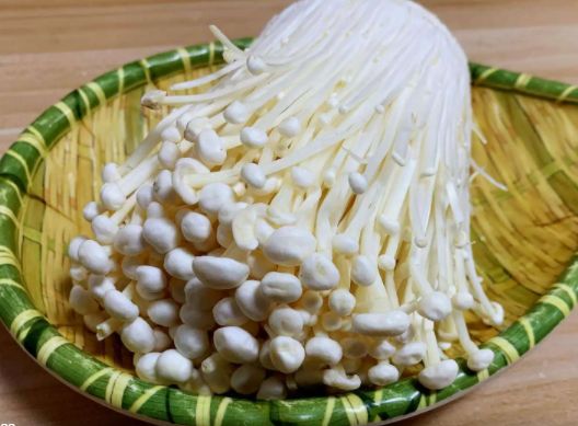  金针菇发粘是坏了吗(金针菇变粘了还可以吃吗)