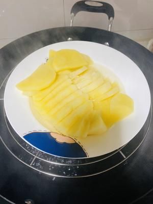 減脂餐盡量少油少鹽，選蛋白質高的肉類，推薦雞胸肉。的做法 步驟1