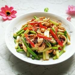 雞肉炒蒜苔的做法[圖]