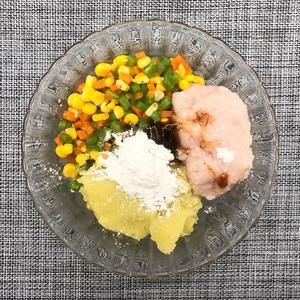 ??超飽腹無油版雞胸肉土豆餅，懶人減肥最愛的做法 步驟3