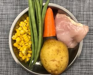 ??超飽腹無油版雞胸肉土豆餅，懶人減肥最愛的做法 步驟1