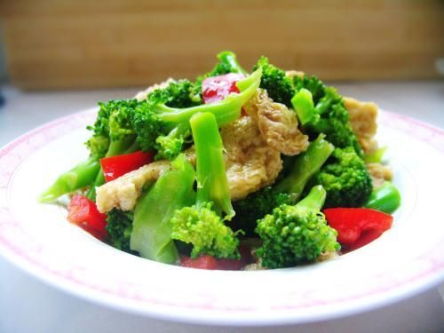 健身達人教你做減脂晚餐，西蘭花雞胸肉，甩出小蠻腰就靠它了
