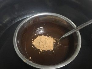 自制黑巧克力（从原材料做起的）的做法步骤 第4步