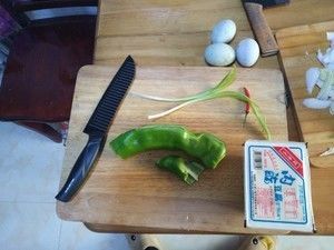 松花蛋拌豆腐的做法步骤 第1步
