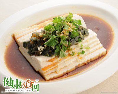 家常菜菜谱 皮蛋豆腐的做法1